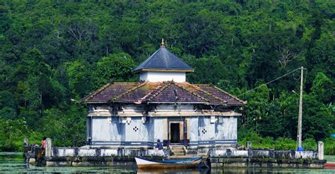 Jain Temple on Varanga Lake in India · Free Stock Photo