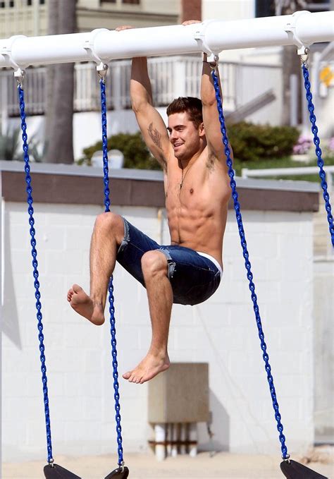 WE LOVE HOT GUYS Zac Efron Shirtless On A Skateboard