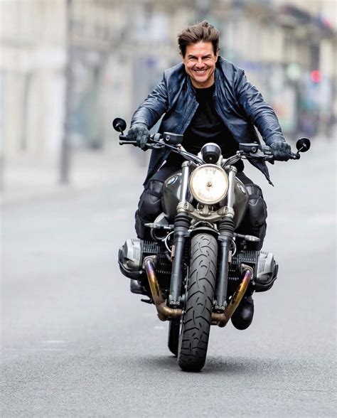 Tom Cruise Sur Une Bmw R Nine T Scrambler Paris 2017 R Nine T