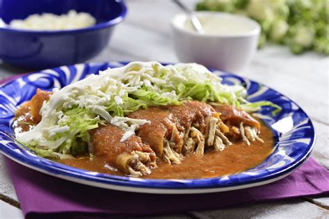 Tacos Ahogados De Pollo Con Salsa Roja