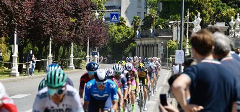 Stresa Ancora Ferita Passata La Carovana Del Giro Ma Lo Sguardo Al