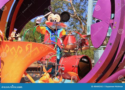 Mickey Mouse in Disney Parade Editorial Photography - Image of ...