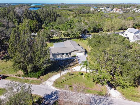 701 Madison St SW, Ruskin, FL 33570 | JSwishPhoto