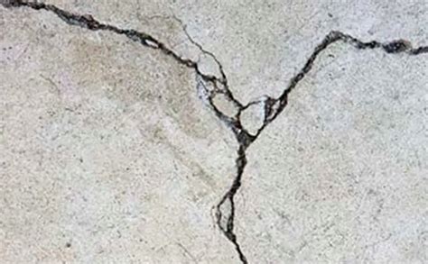 Pourquoi une dalle de béton se fissure t elle