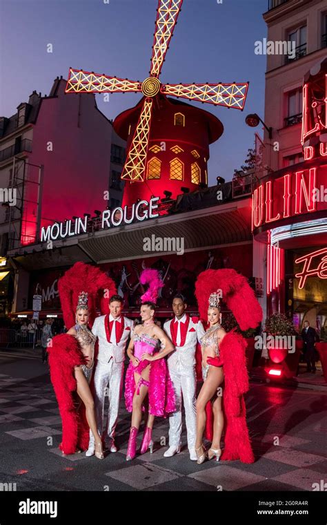 Moulin Rouge Dancers Hi Res Stock Photography And Images Alamy