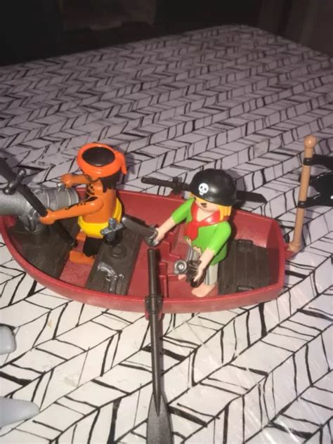 PLAYMOBIL 5137 LA BARQUE DES PIRATES AVEC REQUIN MARTEAU EUR 11 90