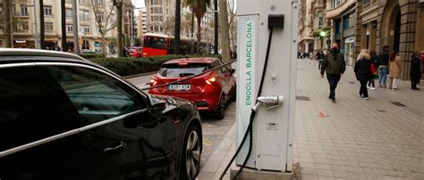 España tiene un cargador para vehículos eléctricos cada 75 km a la