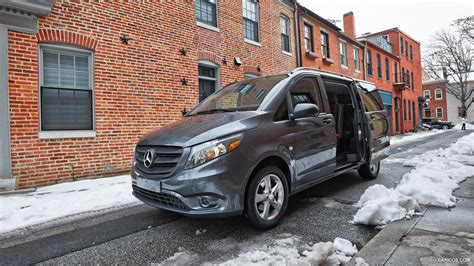 2016 Mercedes-Benz Metris Passenger Van - Front | Caricos