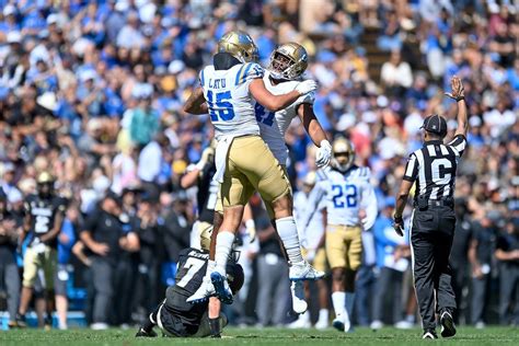 UCLA's Laiatu Latu Named Pac-12 Defensive Player of the Week