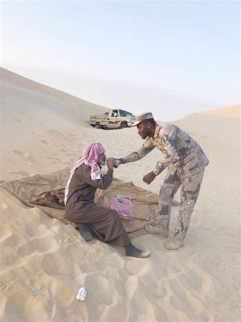 حرس الحدود ينقذ مفقودين في الربع الخالي من الموت عطشا أخبار السعودية