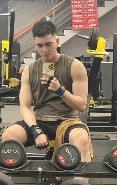 Boy gym phục vụ sex tốt ngoan ngoãn đẹp trai bú liếm rất dâm traimodel