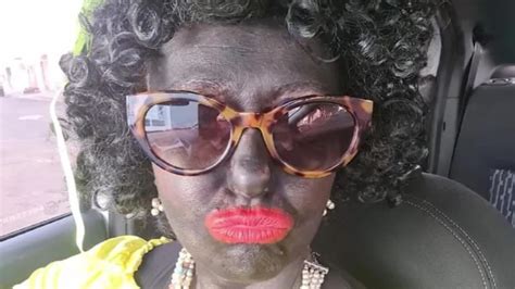 Mulher é denunciada por blackface em festa à fantasia no interior de