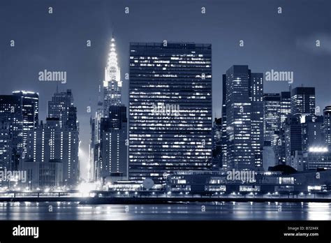 Midtown Manhattan skyline At Night, NYC Stock Photo - Alamy