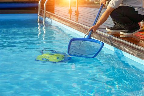 Cómo limpiar y mantener una piscina