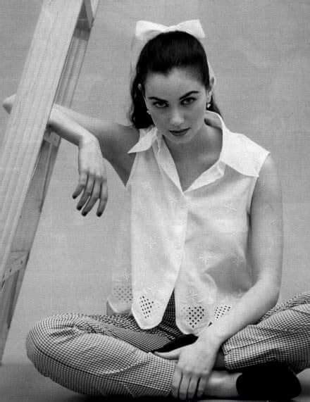 Hot Mia Kirshner Pics Will Make You Feel Good ThBLOG