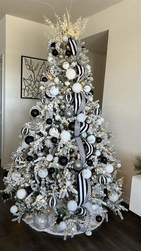 Pin by Sierra Toscano on Christmas in 2024 | White christmas tree decorations, Black christmas ...