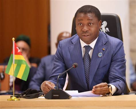 Togo Faure Gnassingbé promulgue la nouvelle constitution