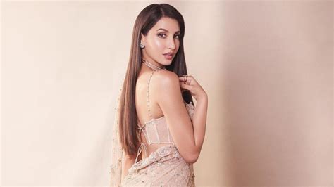 Fans Go Berserk As Nora Fatehi Sets The Stage On Fire With Her