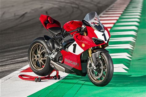 Ducati Panigale V4 25th Anniversary 916 | First Look Review | Rider ...