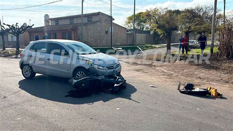 Violenta colisión entre un auto y una moto conducida por una menor