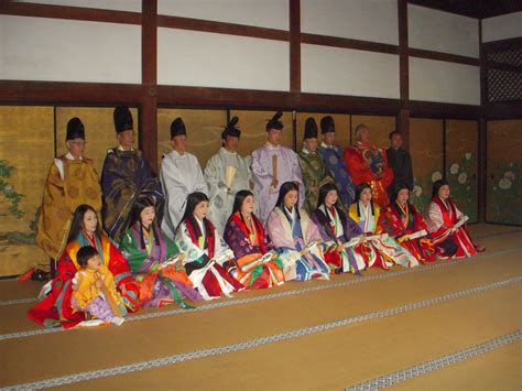 Men And Women Dressed In Heian Robes Heian Era Womens Dresses Women