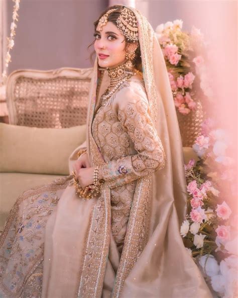 Urwa Hocane Looks Majestic In Glitzy Mughalesque Bridal Attire Images