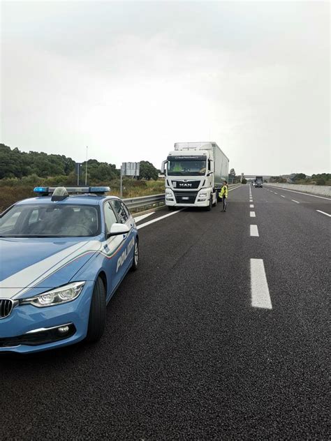 Alla Guida Di Un Tir Sulla Olbia Sassari Ubriaco E Senza Patente La