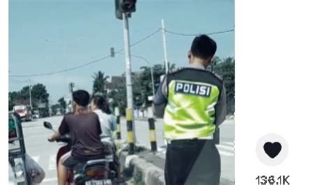 Tidak Pakai Helm Pengendara Ini Dipotret Langsung Oleh Polisi