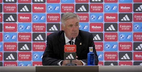 Carlo Ancelotti Gathers Real Madrid Players In Dressing Room To Send