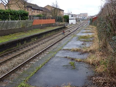Central Masts At West Ham Station « The Anonymous Widower