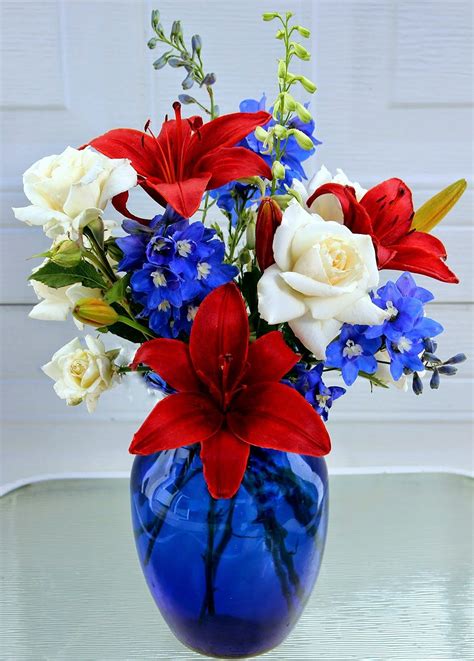 10+ Blue And White Floral Arrangements – HomeDecorish