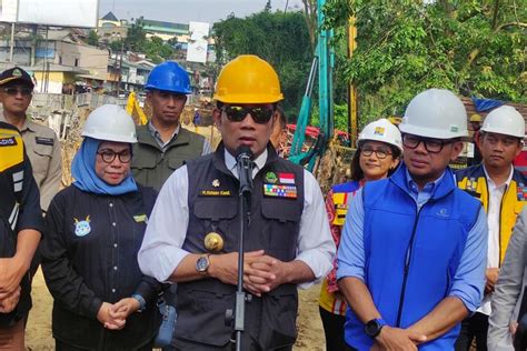 Foto Tinjau Revitalisasi Jembatan Otista Ridwan Kamil Bisa Jadi