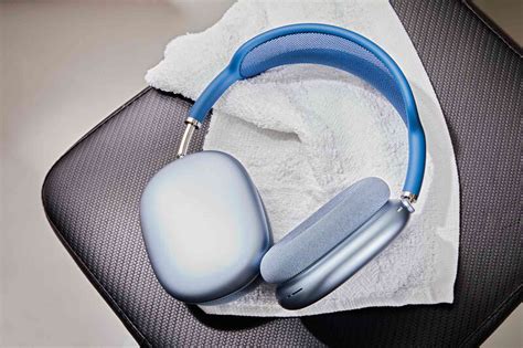 Noise-Canceling Headphones: What They Are and How They Work