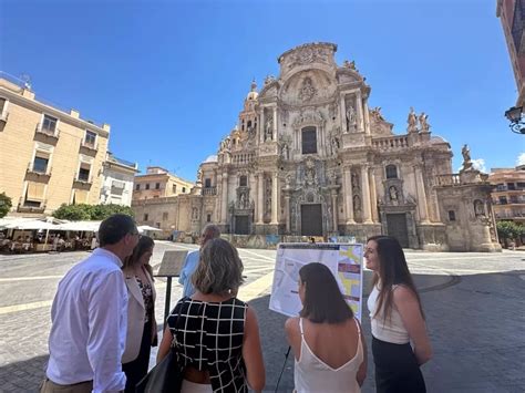 El Ayuntamiento de Murcia renovará las baldosas de la plaza Belluga con