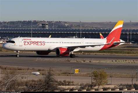 EC NGP Iberia Express Airbus A321 251NX Photo By Alexander Jeglitsch