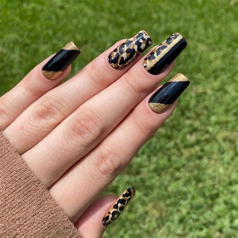 30 Best Black And Gold Nail Design Ideas You Should Check