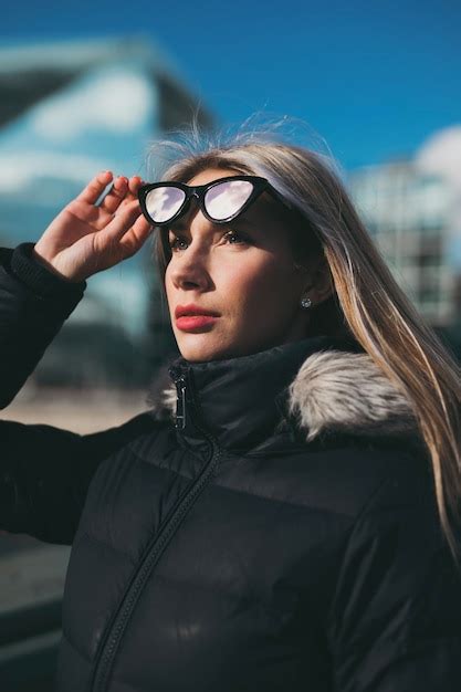 Premium Photo Portrait Of Young Woman Wearing Sunglasses