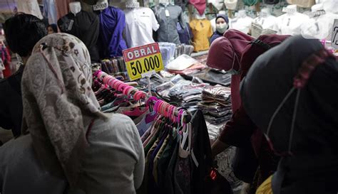 Foto Ramadhan Penjualan Busana Muslim Di Pasar Tanah Abang Meningkat