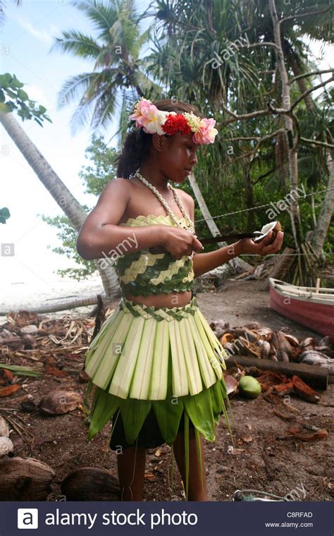 Stock Photo - Girl on Tuvalu, island in the pacific. (MR | Islands in ...