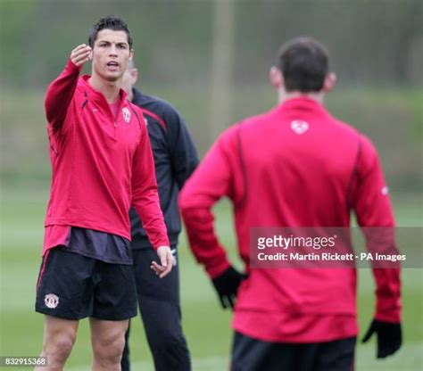 Manchester United Training Ronaldo 2007 Photos and Premium High Res ...