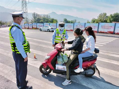 节日我在岗 通化交警坚守岗位，守护万家团圆澎湃号·政务澎湃新闻 The Paper