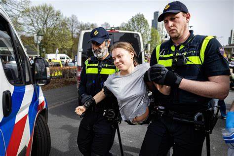 Greta Thunberg Bei Stra Enblockaden In Den Haag Festgenommen Klima