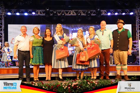 Baile De Escolha Para A Realeza Da Festa Pomerana Arrecada R