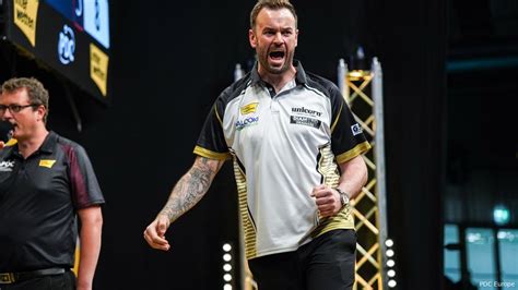 Ross Smith Dumps Out Michael Van Gerwen To Set Up Semi Final Showdown