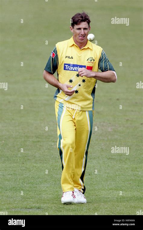 BRAD HOGG AUSTRALIA GRACE ROAD LEICESTER 11 June 2005 Stock Photo - Alamy