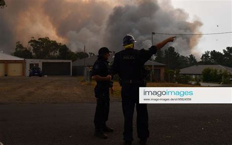 Bushfires Nsw Nsw Police Watch As The Green Wattle Creek Fire