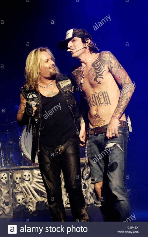 Pin By Sophie Veljanovska On Motley Crue Tommy Lee Motley Crue Tommy