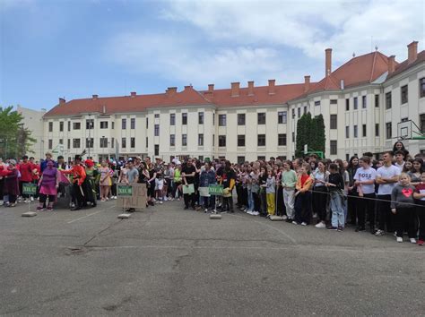 Bolondballag S K Lcsey Ferenc F Gimn Zium Szatmar Ro