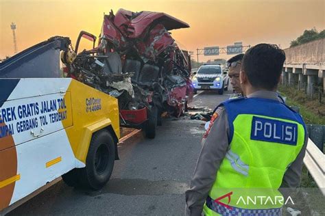 Enam Orang Meninggal Pada Kecelakaan Di Tol Solo Ngawi ANTARA News