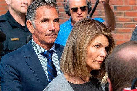 Actress Lori Loughlin Husband Plead Guilty In Us College Admissions